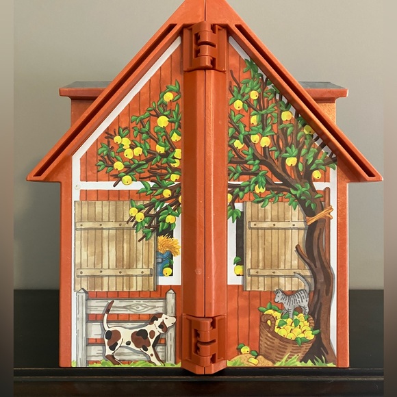 Playmobil Take-Along Barn with Handle, Full of Accessories - Picture 4 of 16